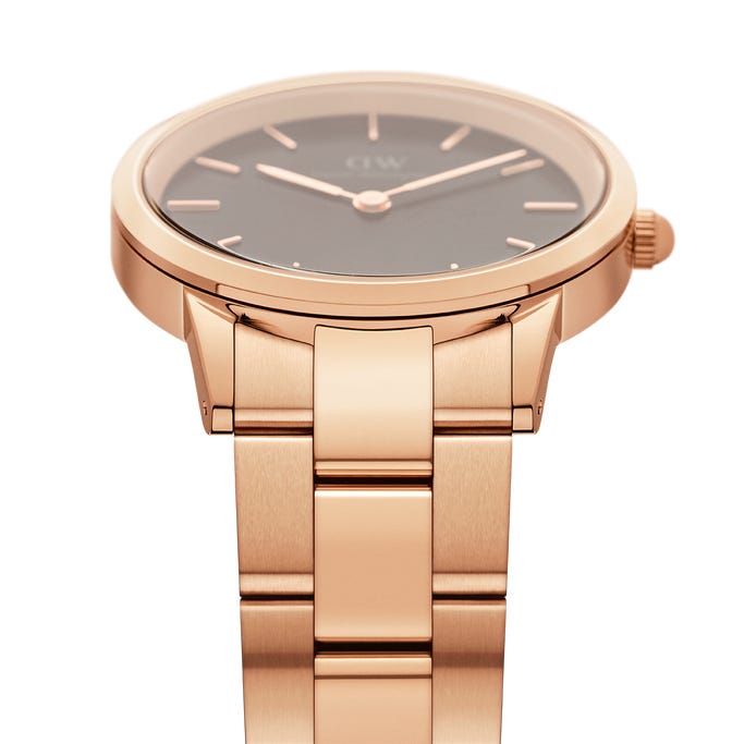 dw001002xx_link_rg_black_closeup_angle2_1